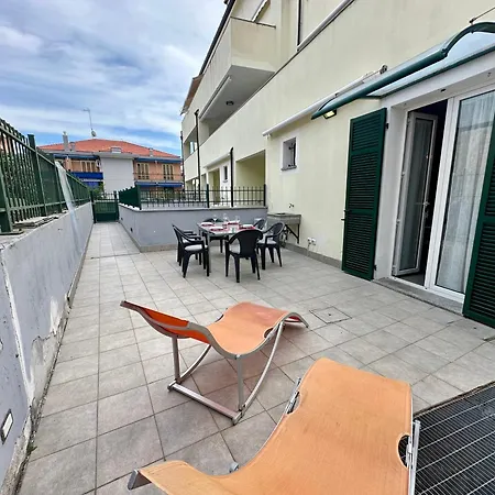 Apartment Casa Ginsea - Ampia Terrazza, Parcheggio Privato, 5 Min Dal Mare Loano