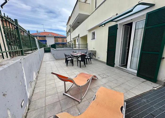 Daire Casa Ginsea - Ampia Terrazza, Parcheggio Privato, 5 Min Dal Mare Loano
